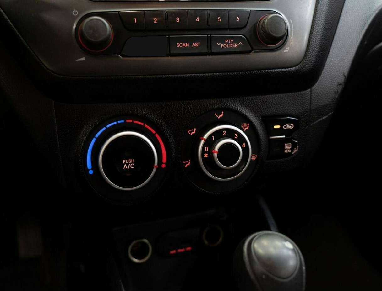 Купить Kia Rio, 2012, 286 550 км.. Фото: #11