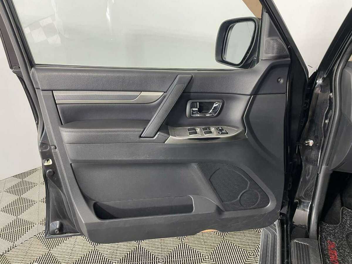 Купить Mitsubishi Pajero, 2012, 264 740 км.. Фото: #7