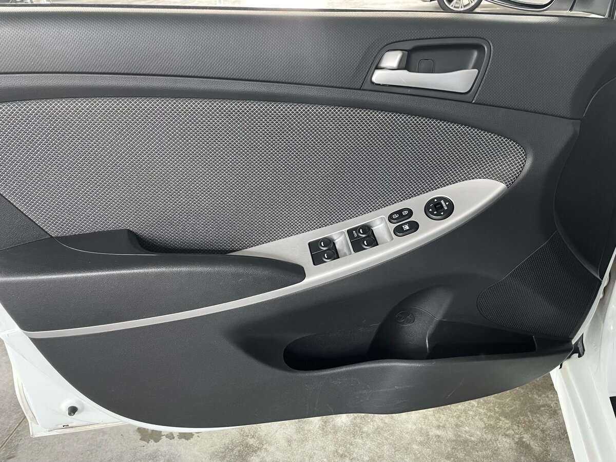 Купить Hyundai Solaris, 2013, 203 406 км.. Фото: #16