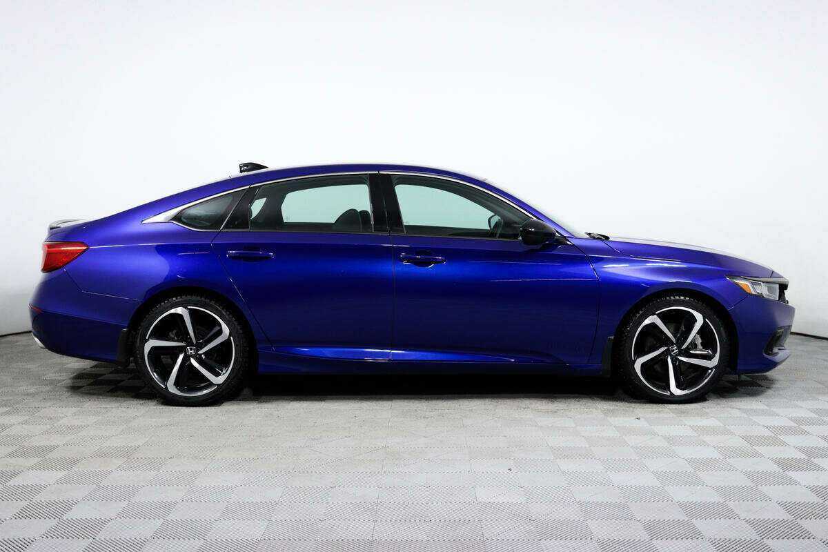 Купить Honda Accord, 2022, 10 563 км.. Фото: #3