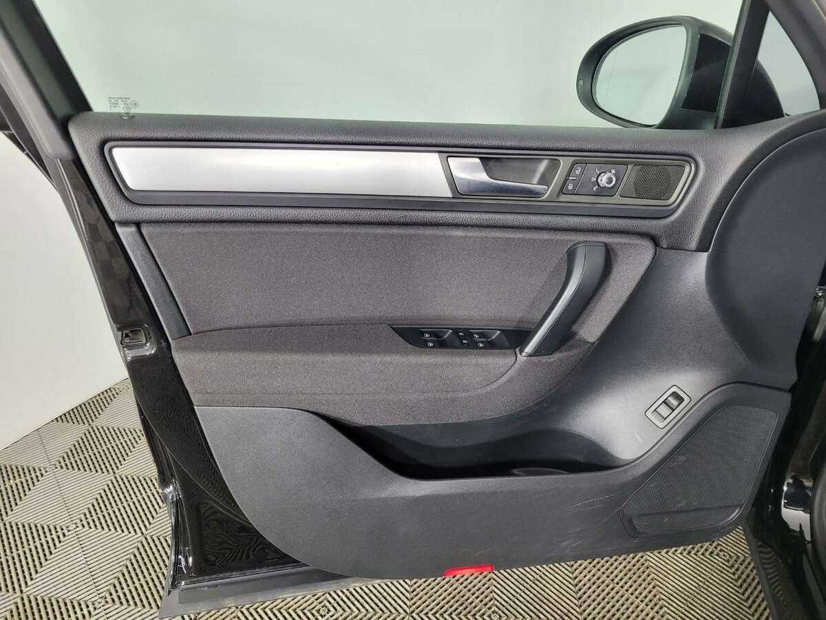 Купить Volkswagen Touareg, 2012, 281 555 км.. Фото: #7