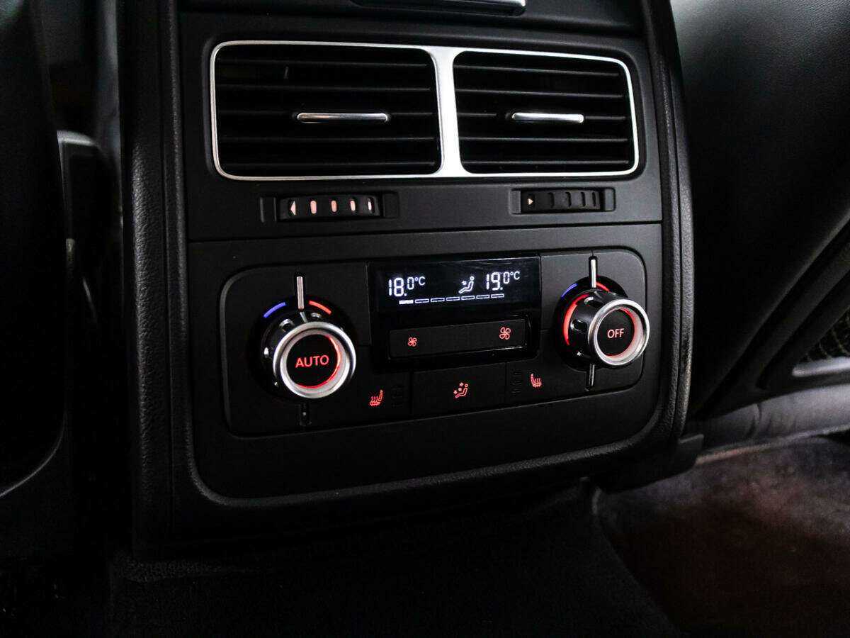 Купить Volkswagen Touareg, 2012, 236 145 км.. Фото: #24