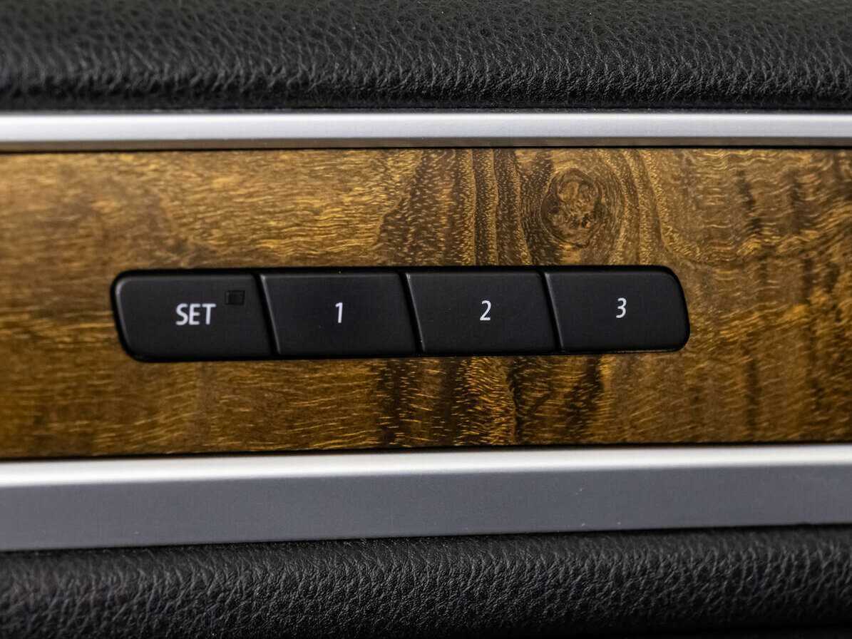 Купить Volkswagen Touareg, 2012, 216 202 км.. Фото: #17