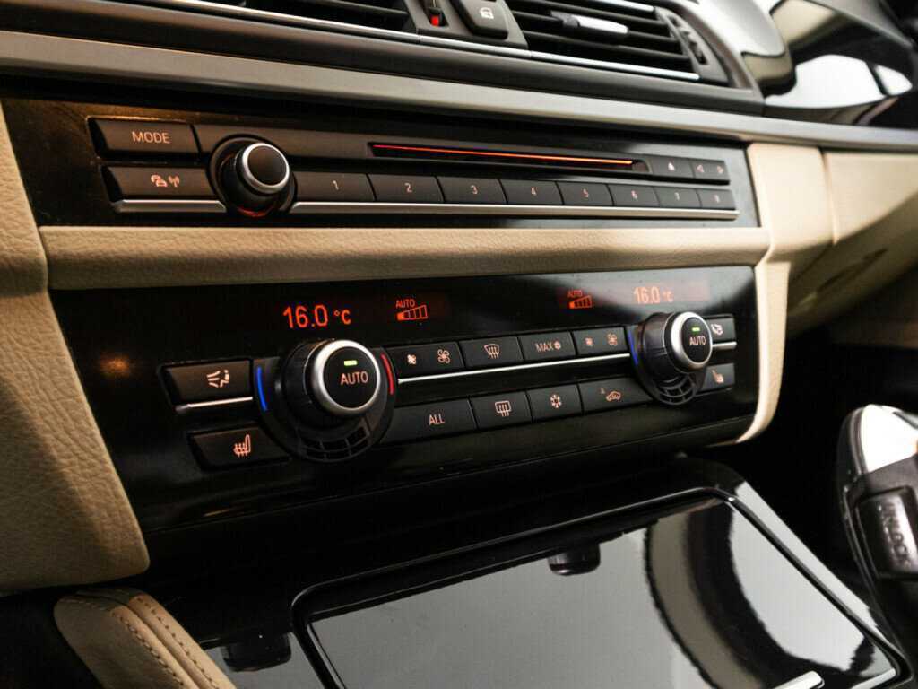 Купить BMW 5 серии, 2012, 235 328 км.. Фото: #17