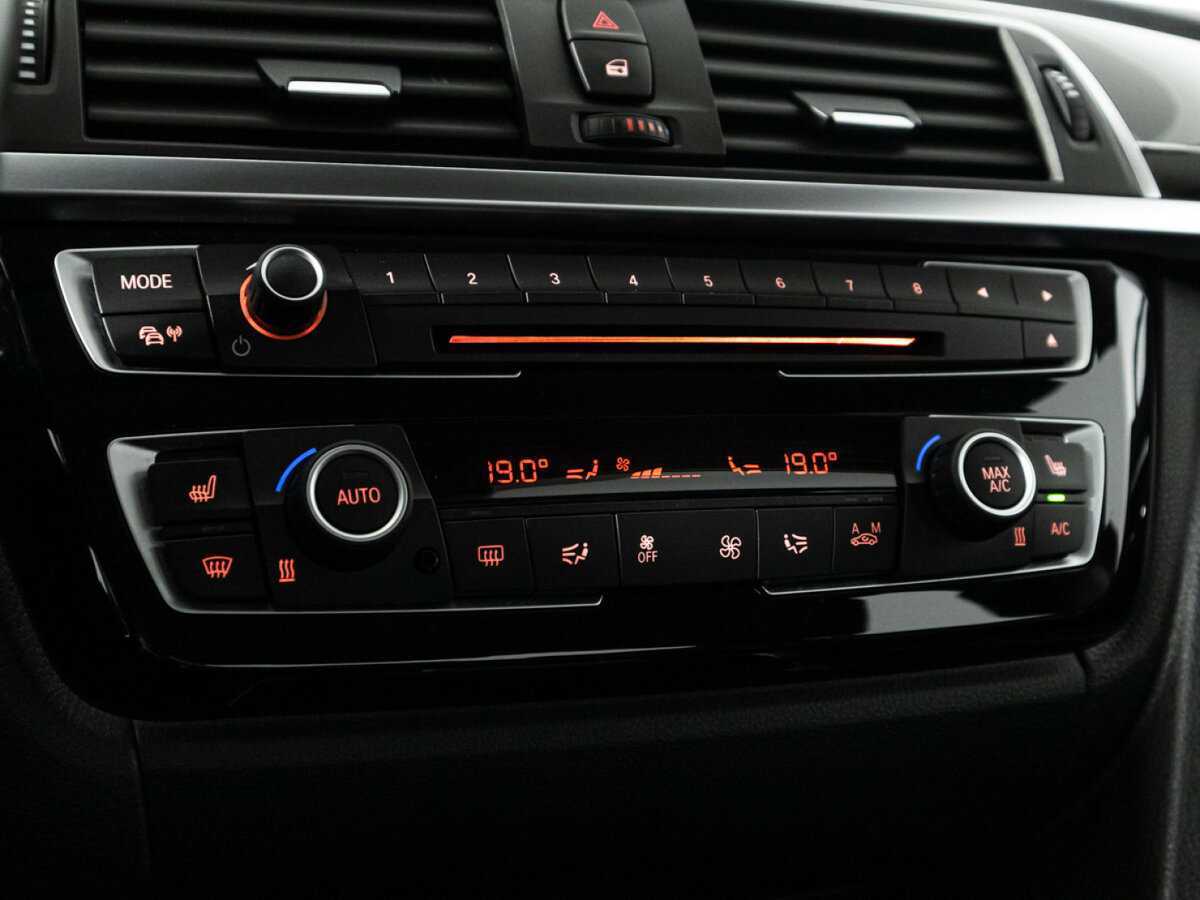 Купить BMW 3 серии, 2017, 122 725 км.. Фото: #17